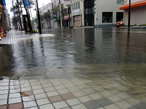 石巻市中央1、2丁目周辺の冠水状況