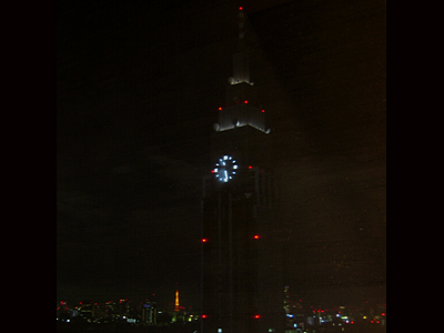 DoCoMoビルと東京タワー遠景。