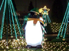 JR東日本本社前にいる「Suicaペンギンのイルミネーション」。